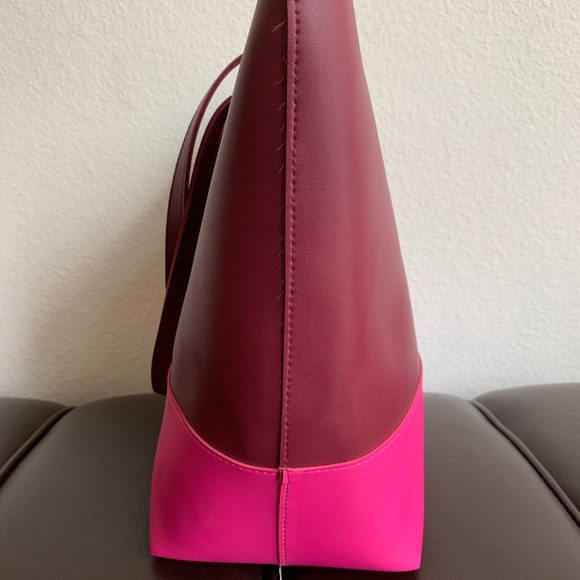 Handbags - Picture 2 of 14